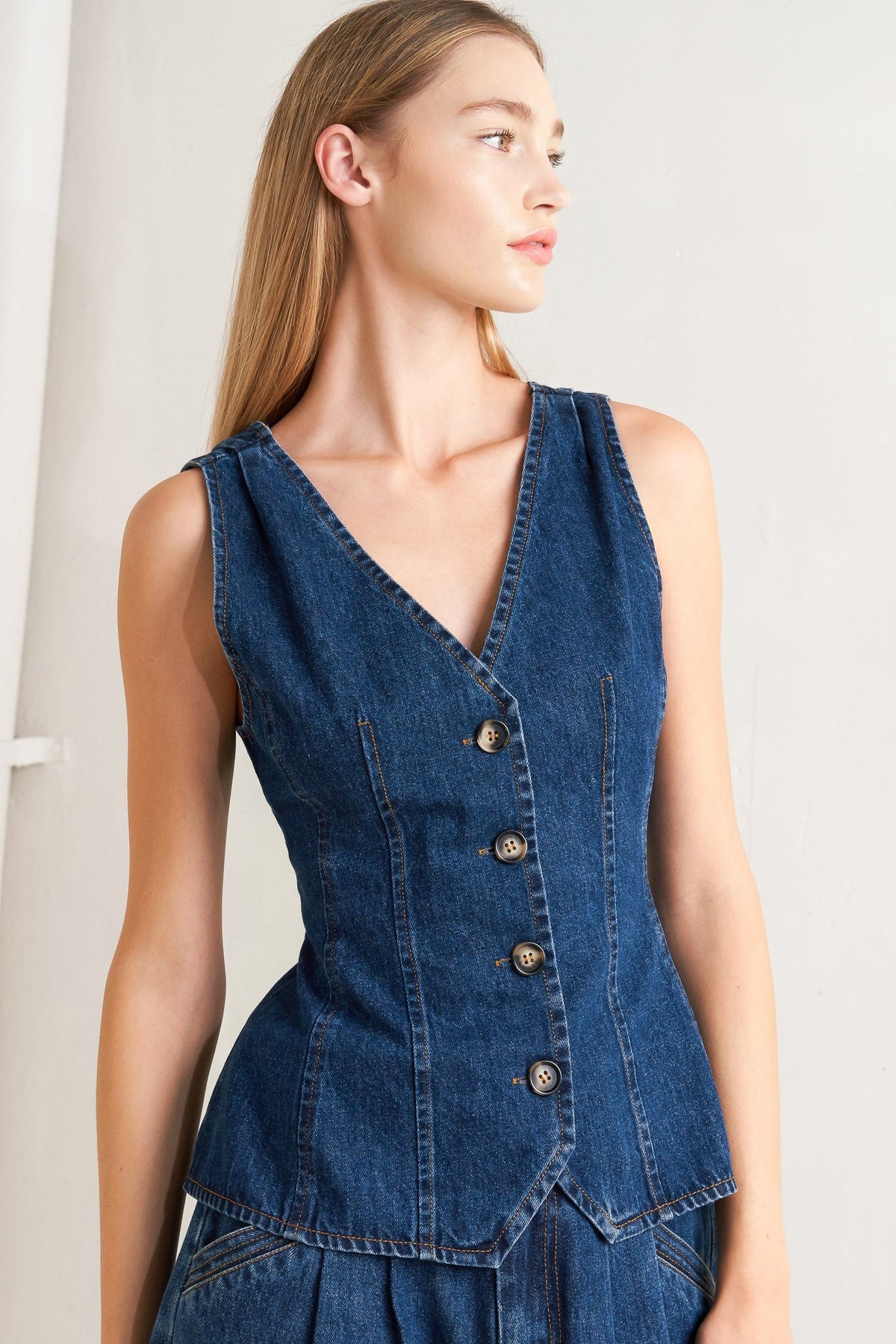SHARP FEMININITY DENIM VEST