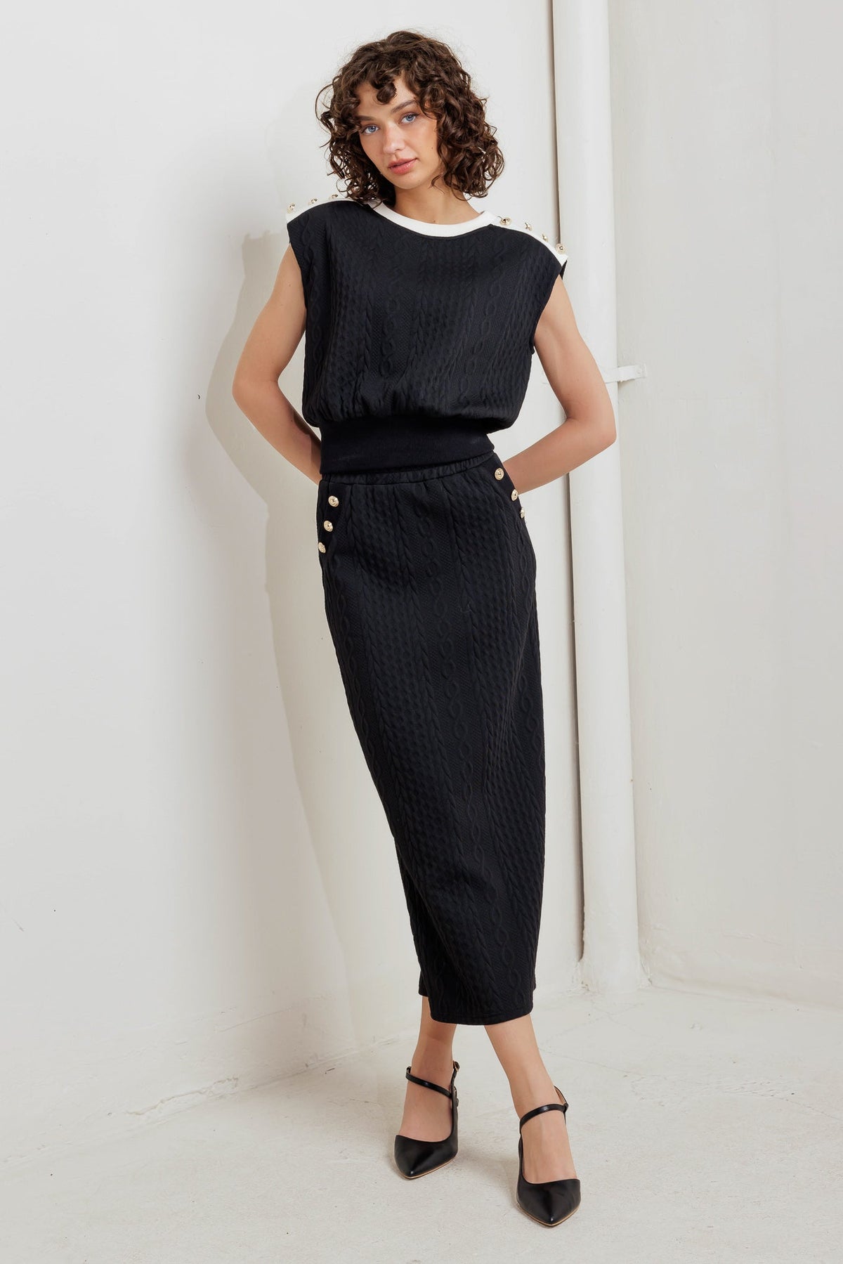 URBAN LUXE COMMAND KNIT MIDI SKIRT