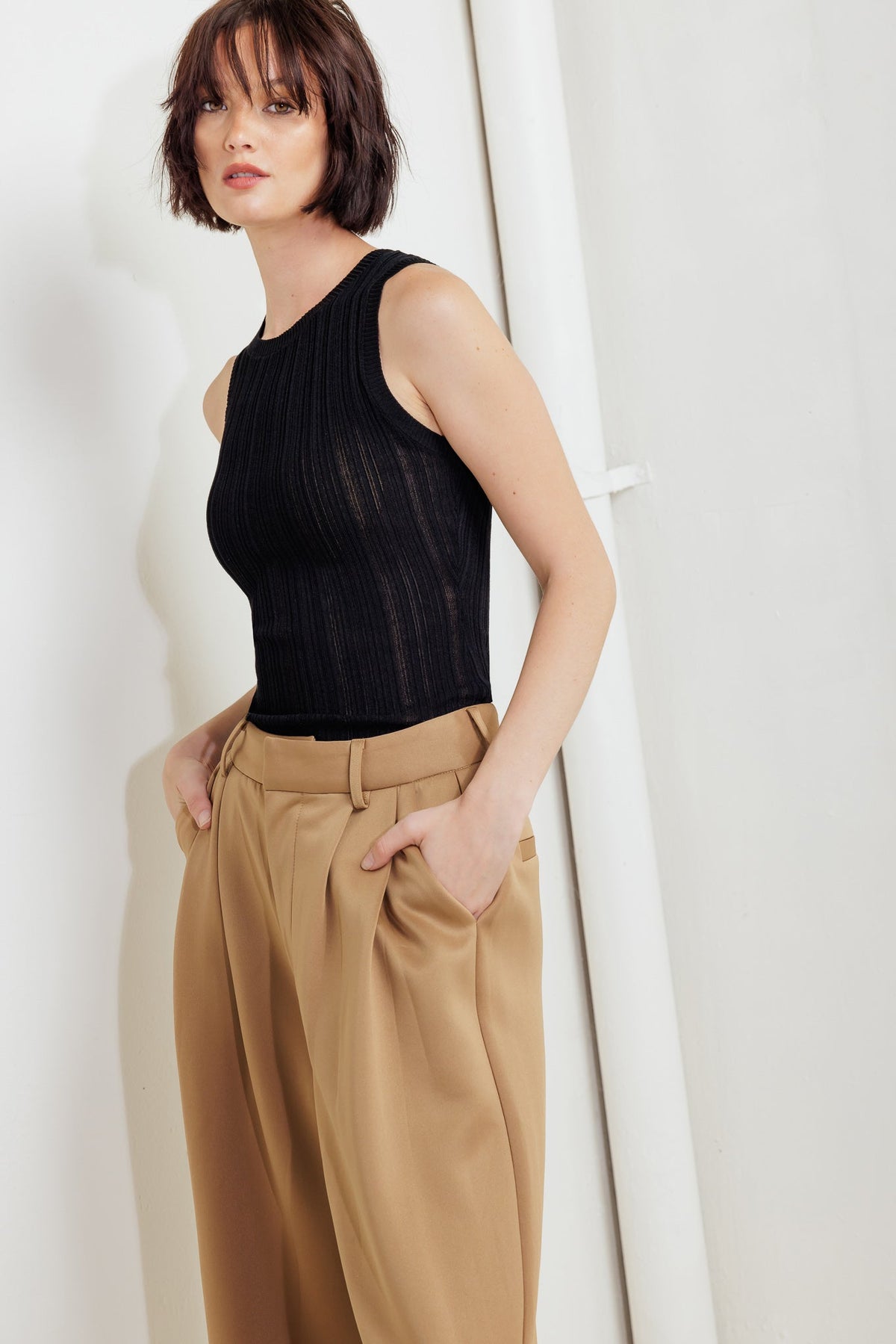 ROMANTIC PETAL WOVEN PANTS