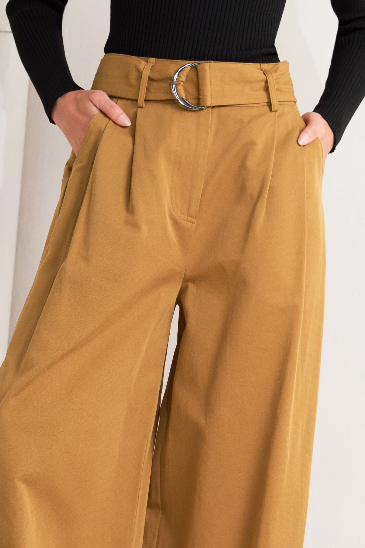ELEGANCE UNVEILED WOVEN PANTS