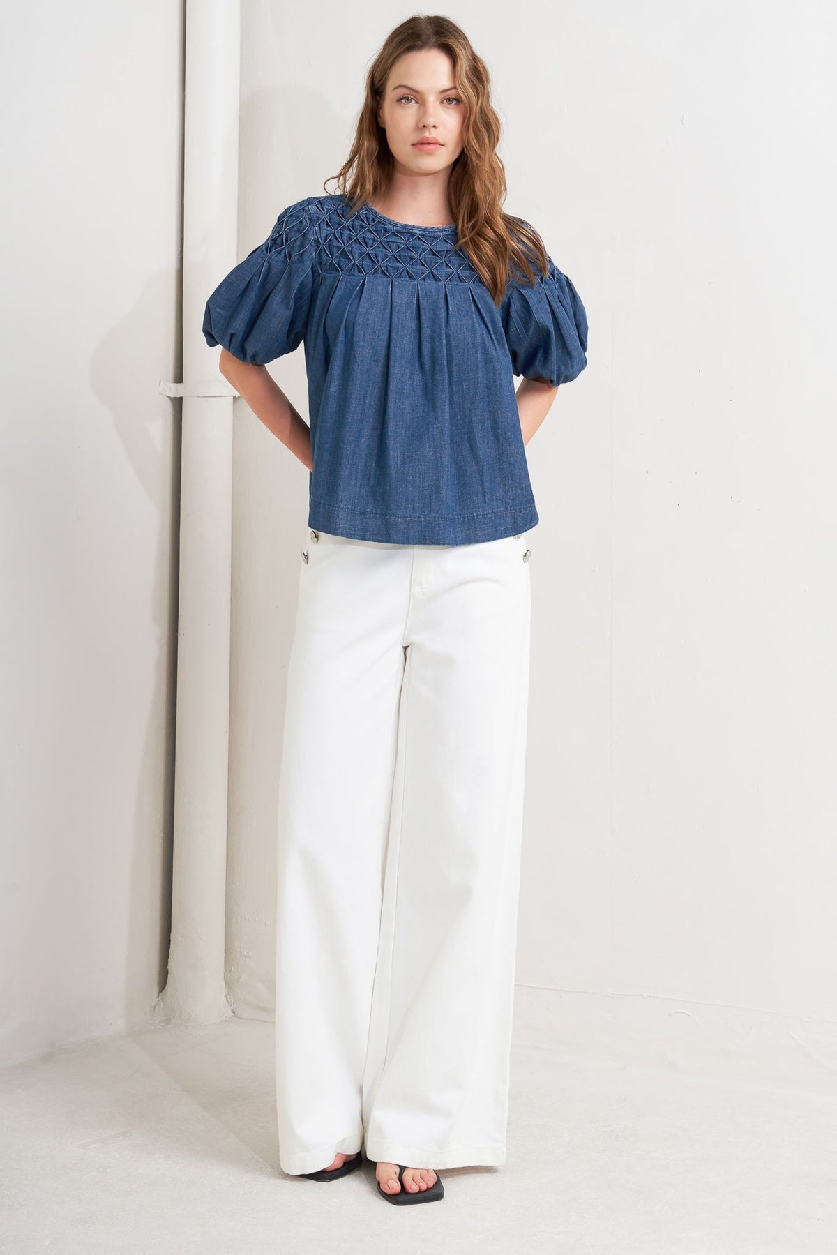 COTTAGE SPELL CHAMBRAY TOP