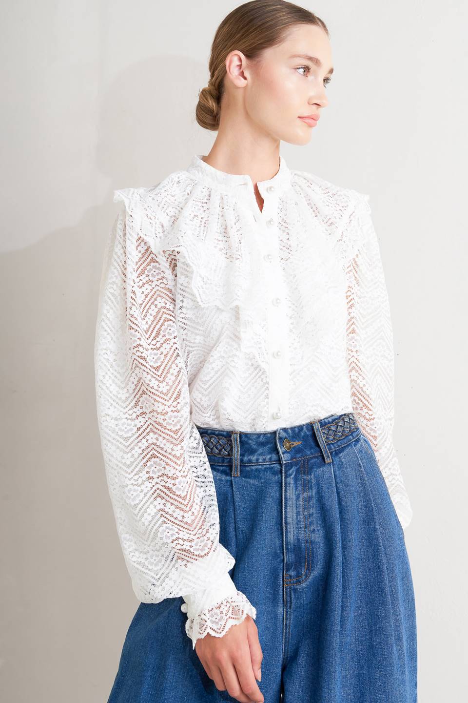 CLOUD ROMANCE WOVEN LACE TOP