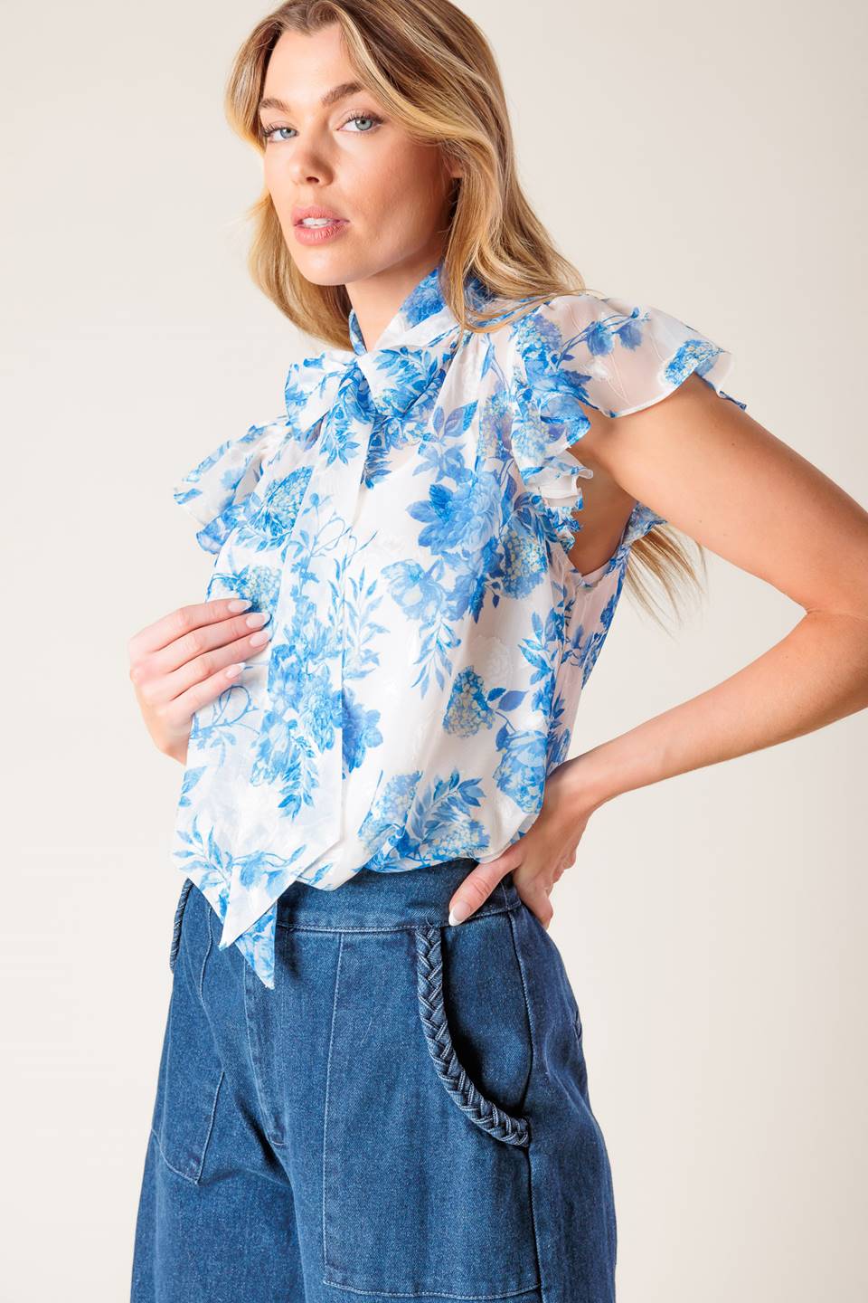 BEAUTY ICON WOVEN TOP