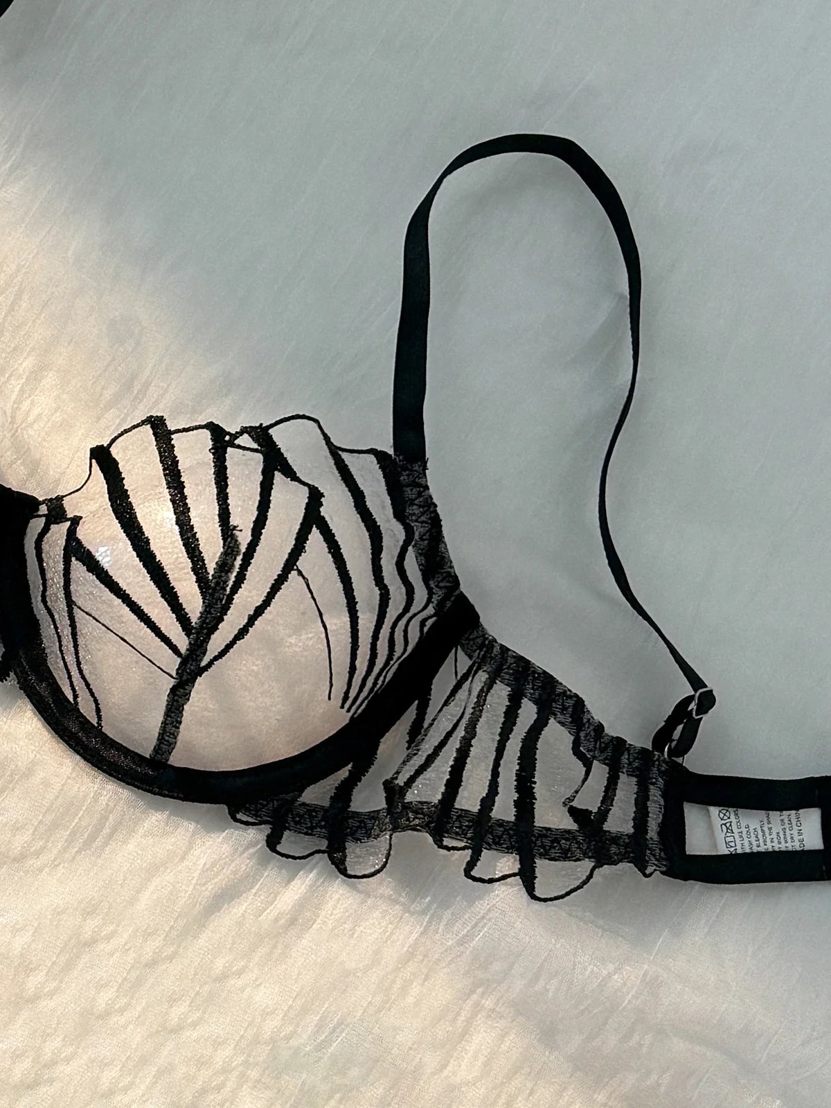 2-piece women's black scallop chest cup embroidered lingerie set, suitable for all seasons ZA825058