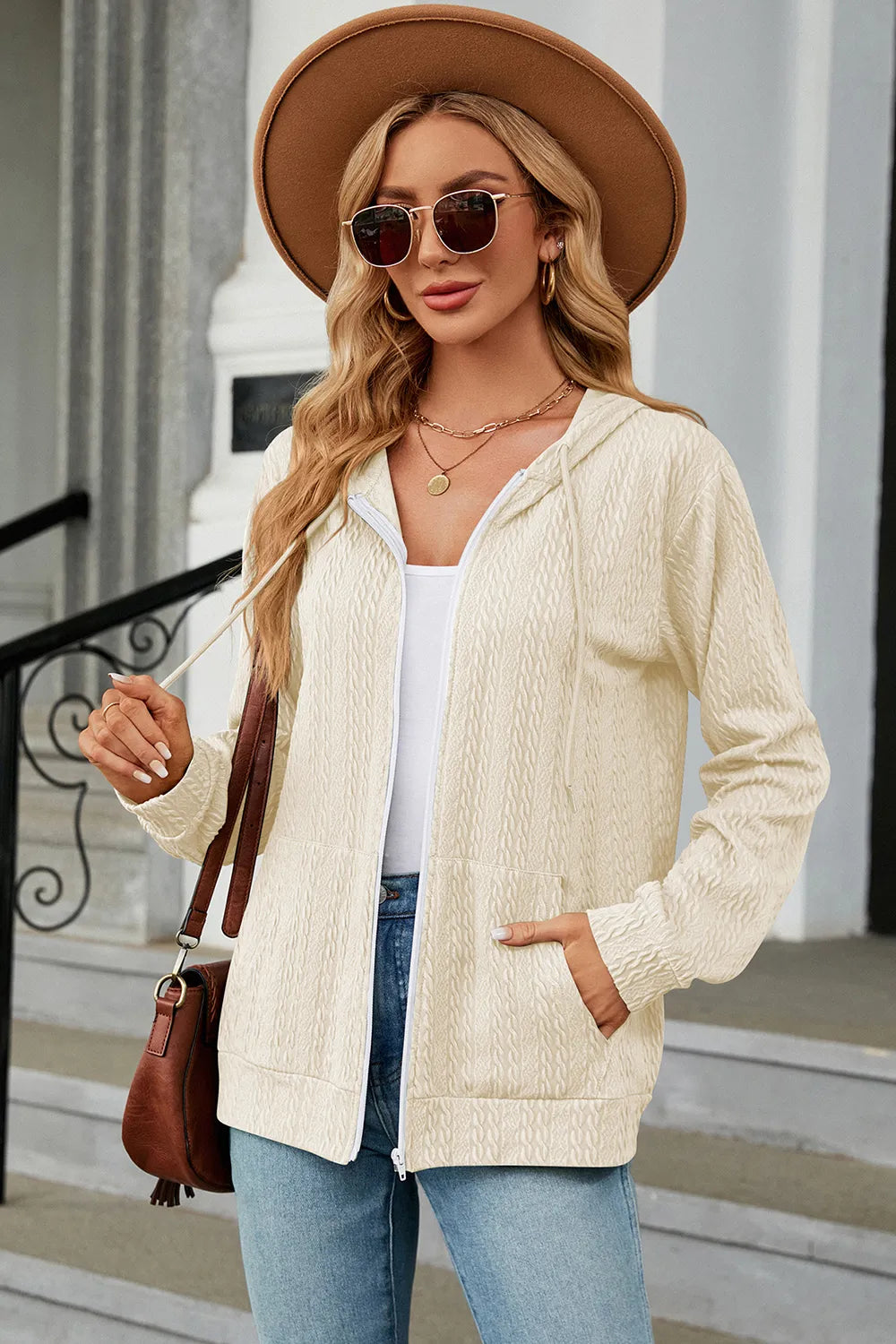 8e56a8f3-bc0a-4079-92a2-6c47d85e6859-Max