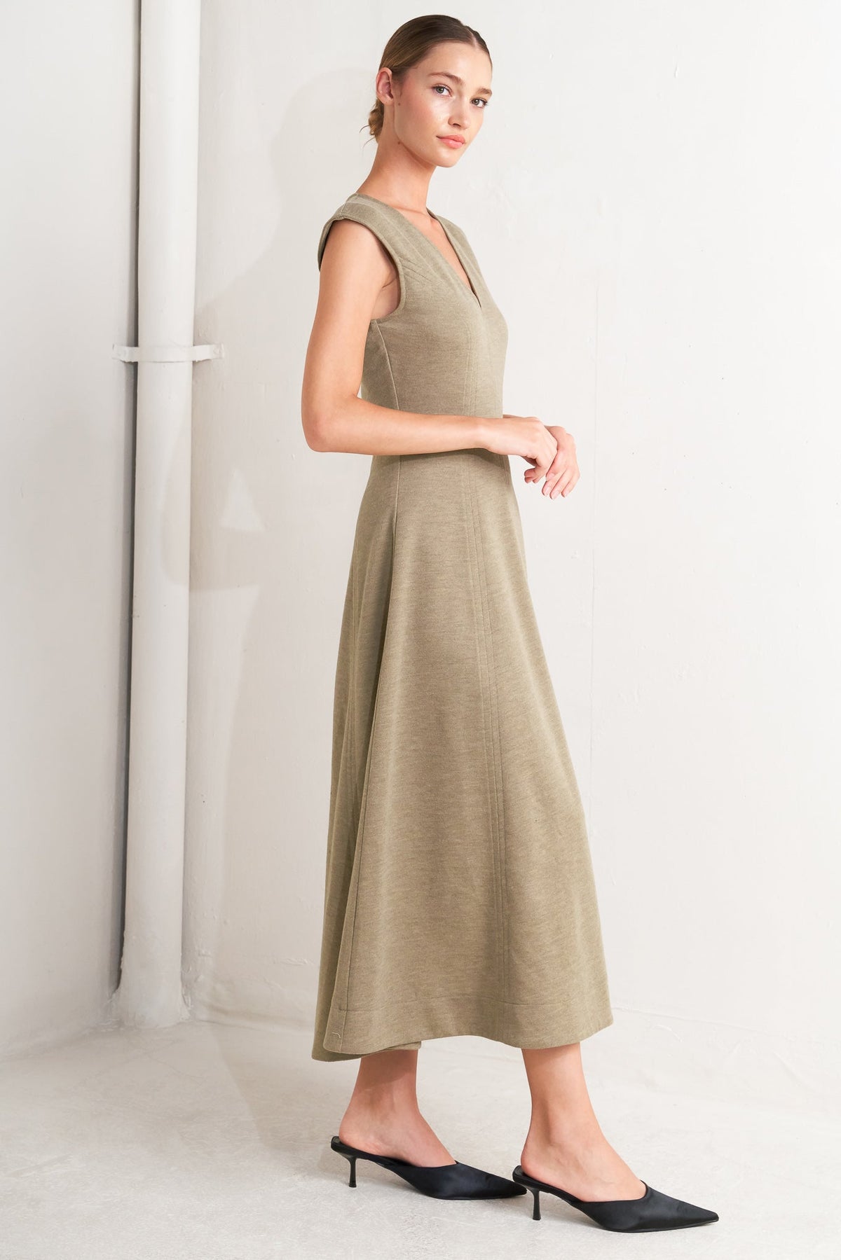 SOPHISTICATED SIMPLICITY WOVEN KNIT MIDI DRESS