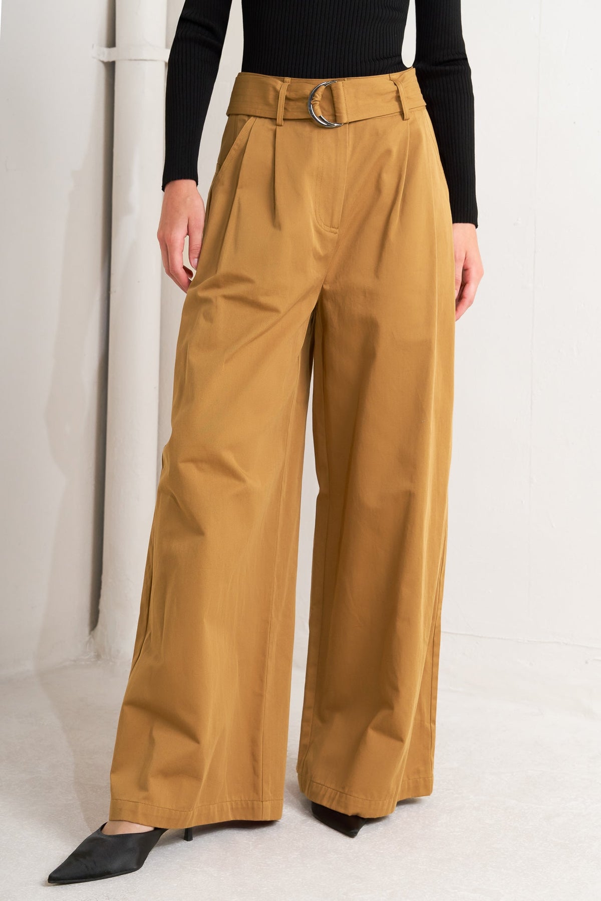 ELEGANCE UNVEILED WOVEN PANTS