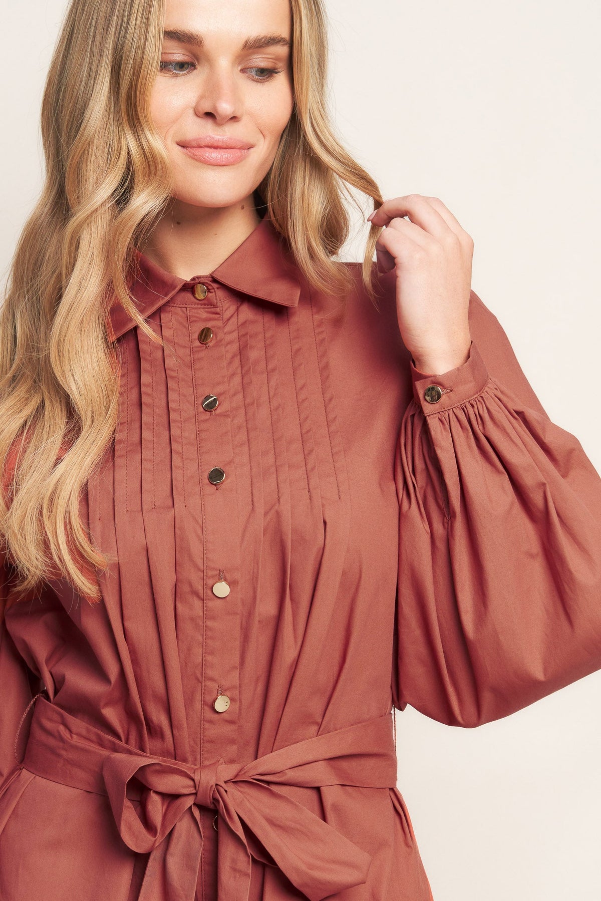 AESTHETIC POSE WOVEN MINI DRESS