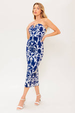 WHERE MY HEART IS CONTOURING MIDI DRESS