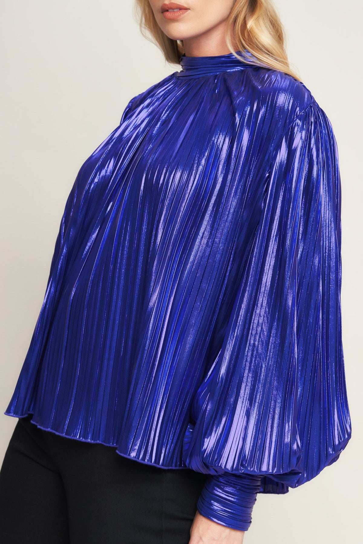 PRETTY COMPANION WOVEN FOILED TOP