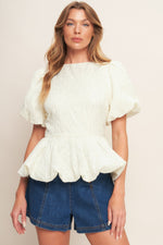 VANILLA SCALLOP WOVEN TOP