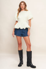 VANILLA SCALLOP WOVEN TOP
