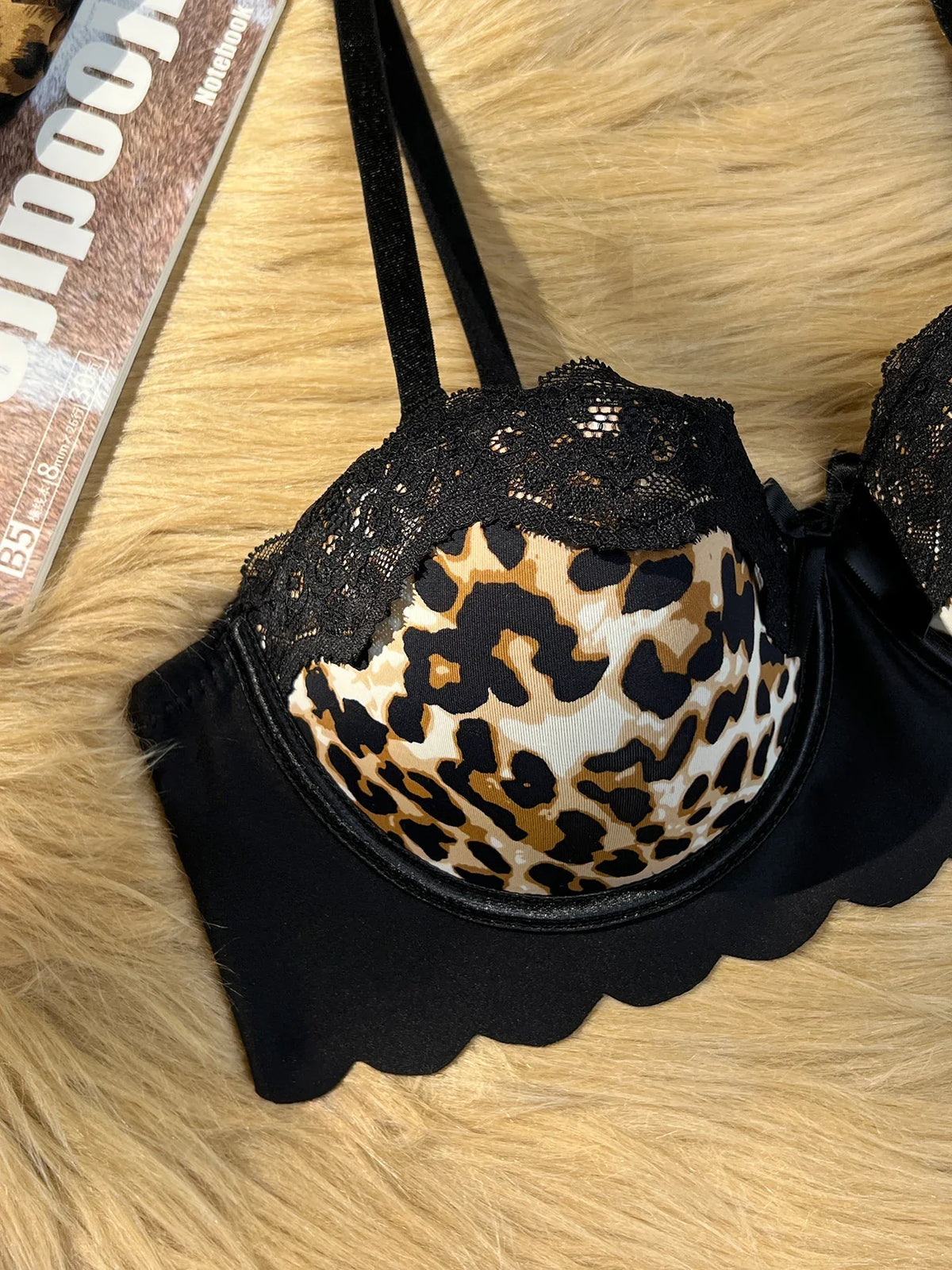 Sexy hot Lace trim spliced with leopard print bra Underwire Support & Wavy Scalloped Edge Push up bra Women's bra